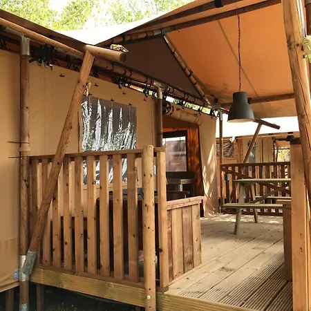 - El Solsones Kamp alanı