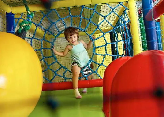 - Càmping El Solsonès Camping 4*
